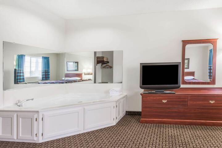 Room 8 of 15