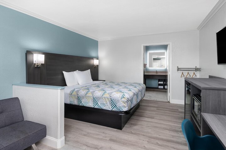 Red Lion Inn & Suites Lemoore