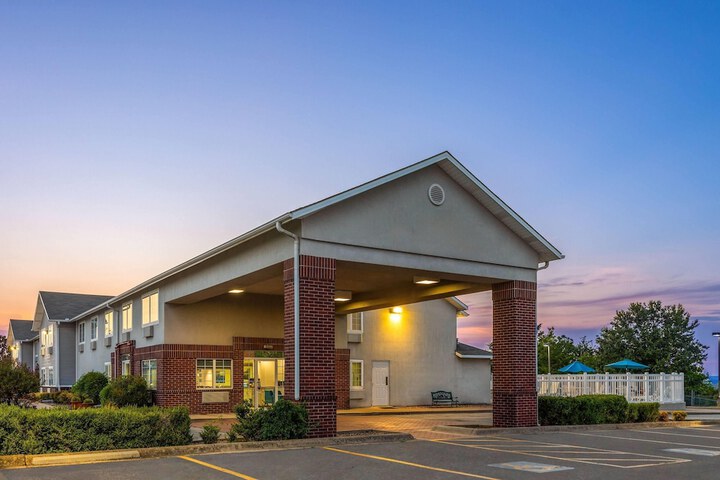 Days Inn by Wyndham Mountain Home