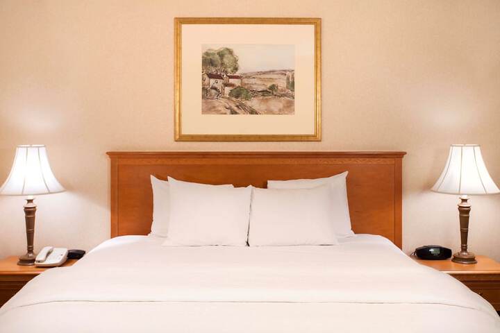 Hampton Inn & Suites Addison