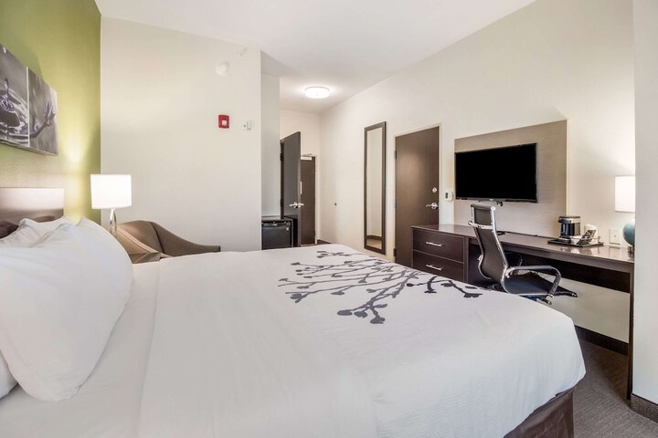 Room 25 of 38