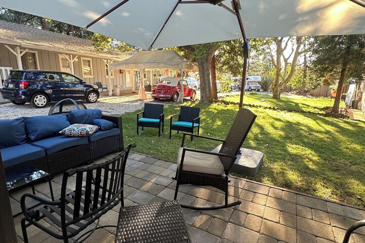 The Pines Inn and Cottages