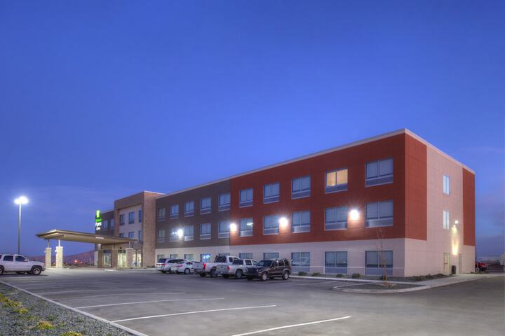 Hotel 8 of 64
