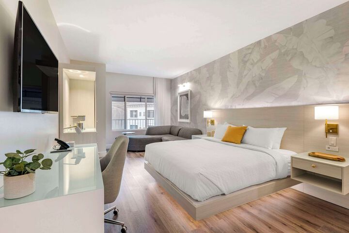 Room 21 of 74