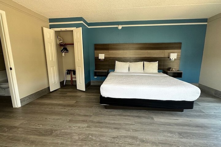 Room 17 of 32