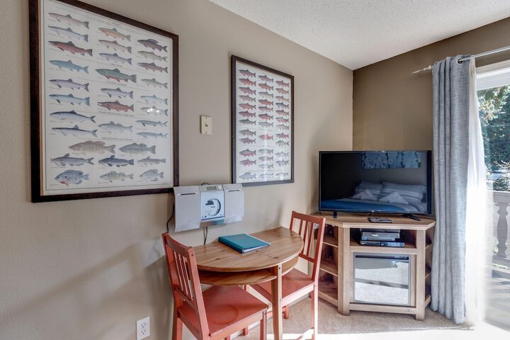 37SLL - Economical - Convenient - Kitchenette - Sleeps 2
