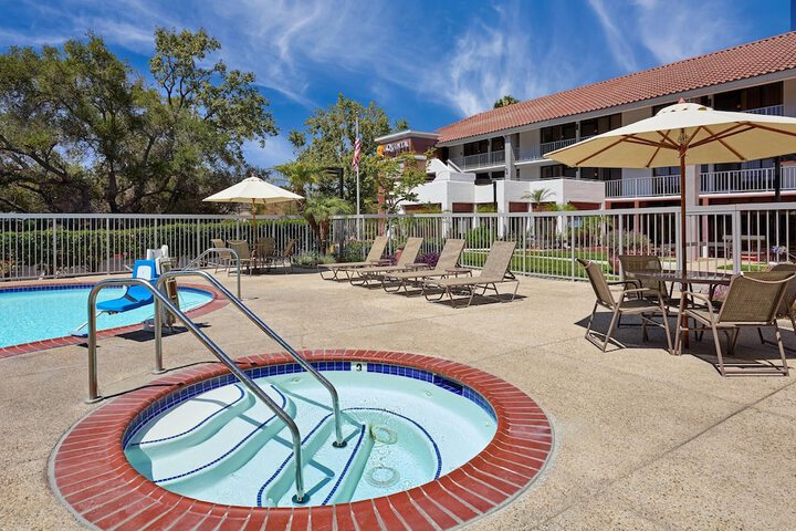 La Quinta Inn & Suites by Wyndham Thousand Oaks-Newbury Park