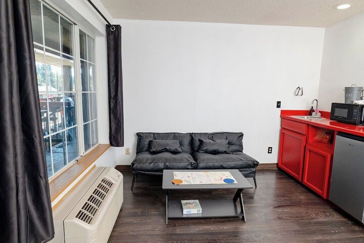 Rose City Inn and Suites