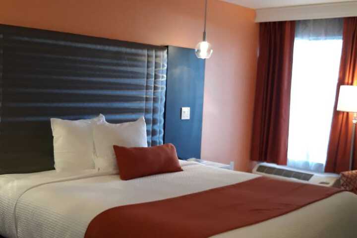 Room 9 of 12