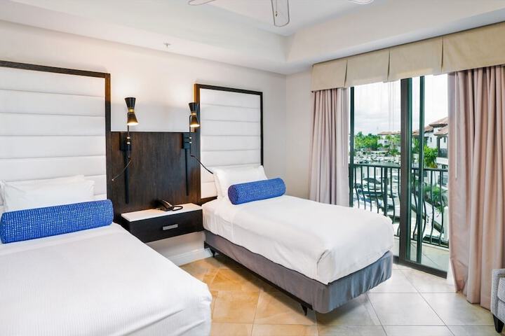 Naples Bay Resort & Marina