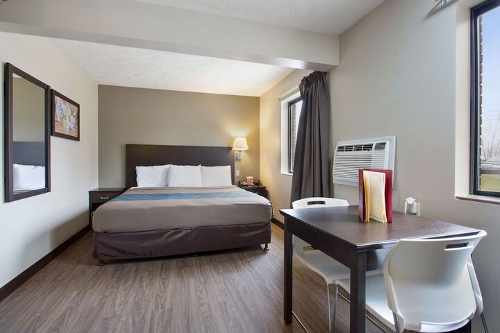 Room 7 of 11