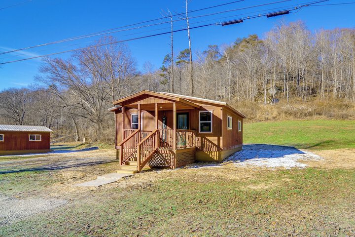 Peaceful Beattyville Cabin Near Red River Gorge!