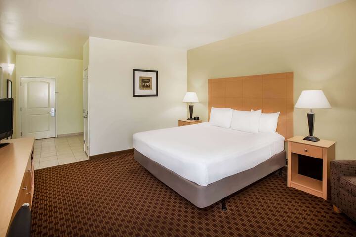 Room 8 of 28