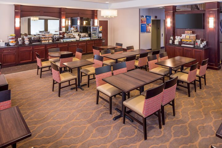 Comfort Inn & Suites Near Burke Mountain