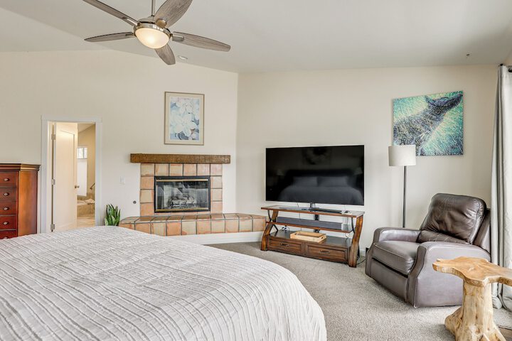 San Marcos Getaway w / Deck & Lake Views!