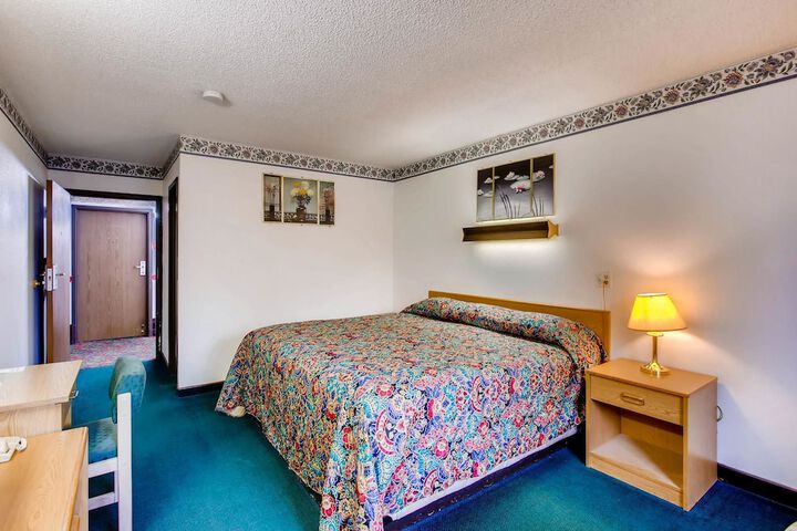 Room 9 of 26