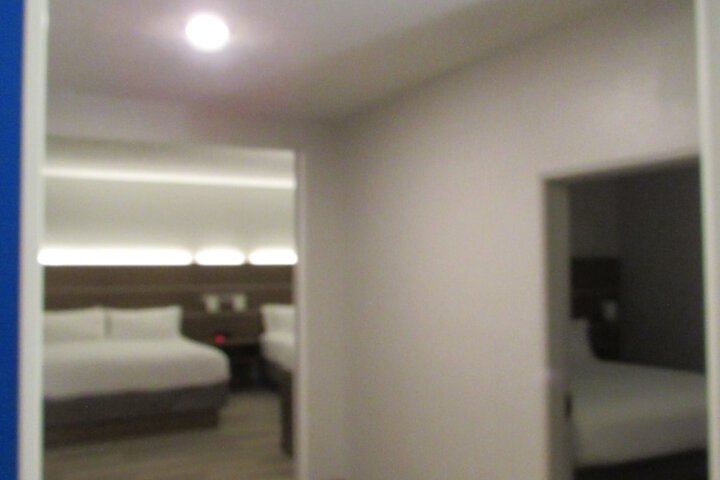Room 41 of 77