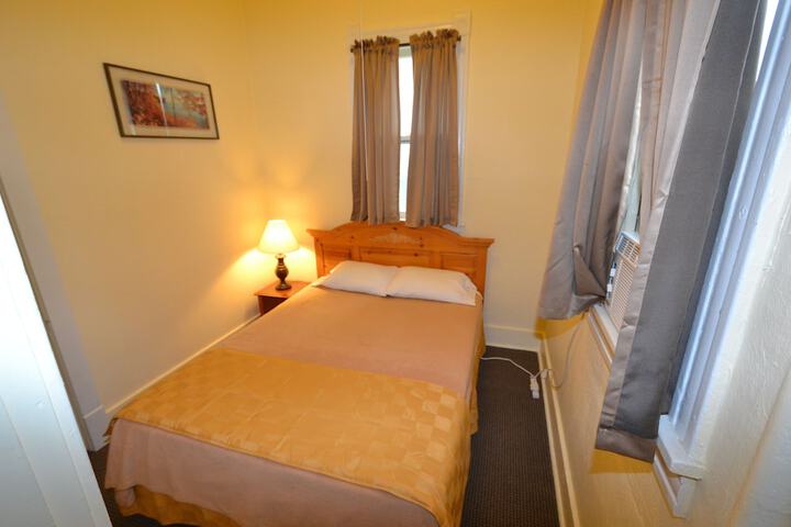 Room 33 of 38