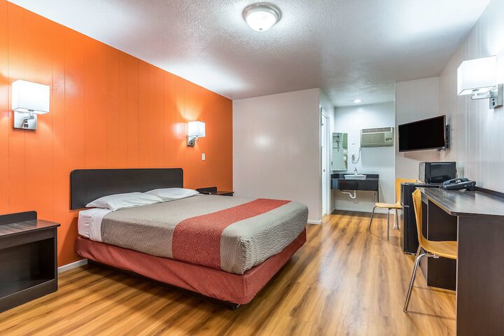 Room 17 of 29