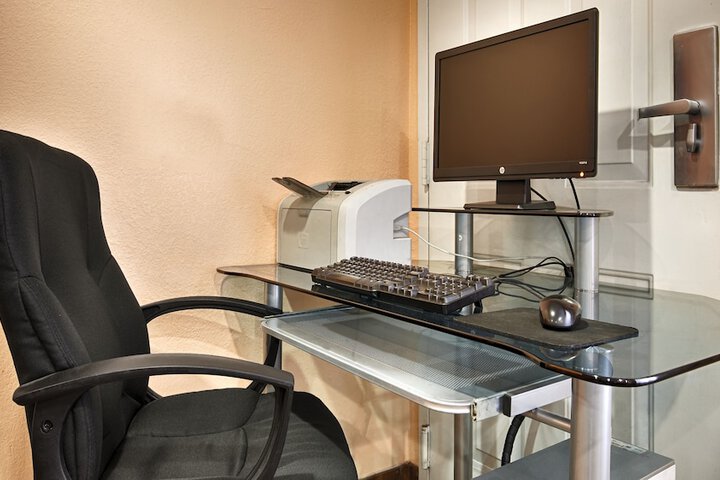 Business Center 23 of 24