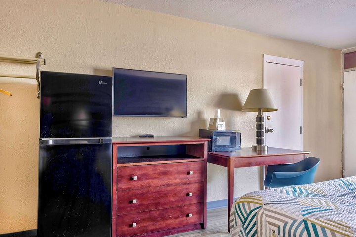 Room 14 of 23