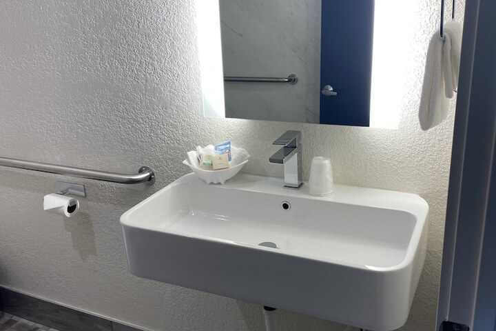 Room 10 of 60