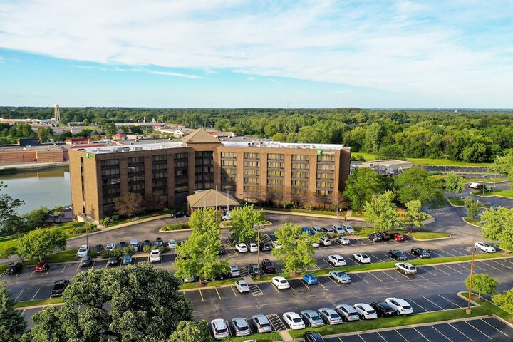 Holiday Inn Chicago Nw Crystal Lk Convention Center by IHG