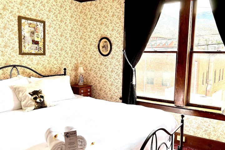 Room 47 of 73