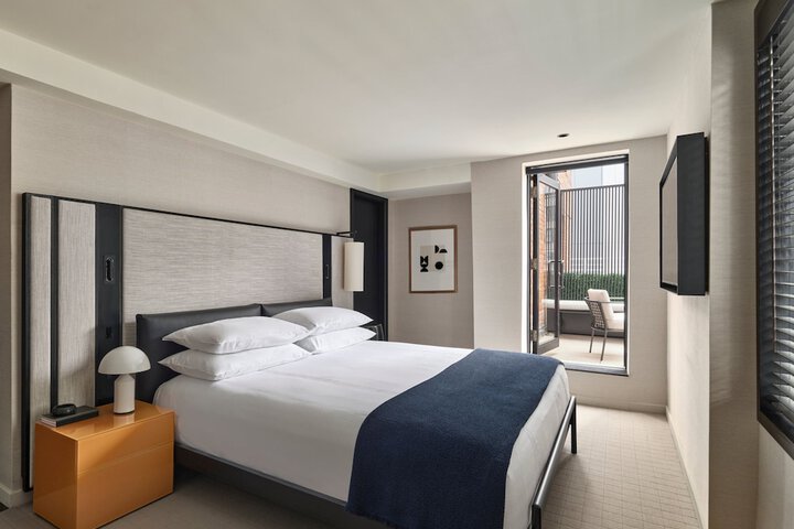Room 32 of 43