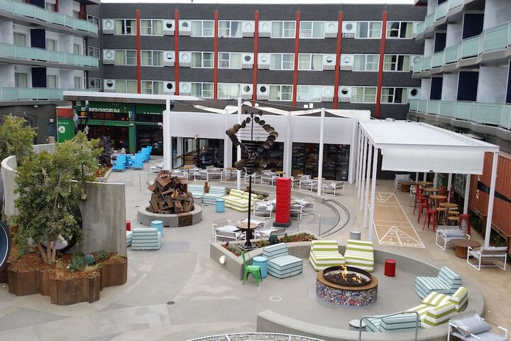 Hotel Exterior 45 of 49