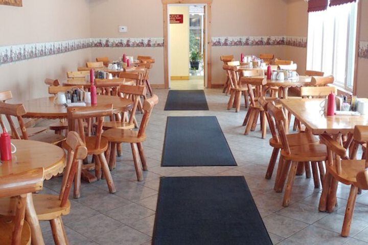 Dining 80 of 84