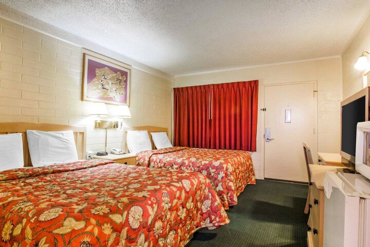 Room 12 of 19