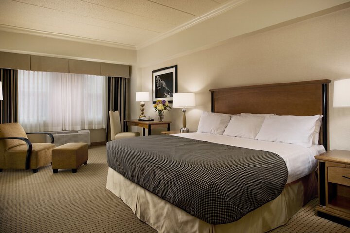 Hollywood Casino & Hotel