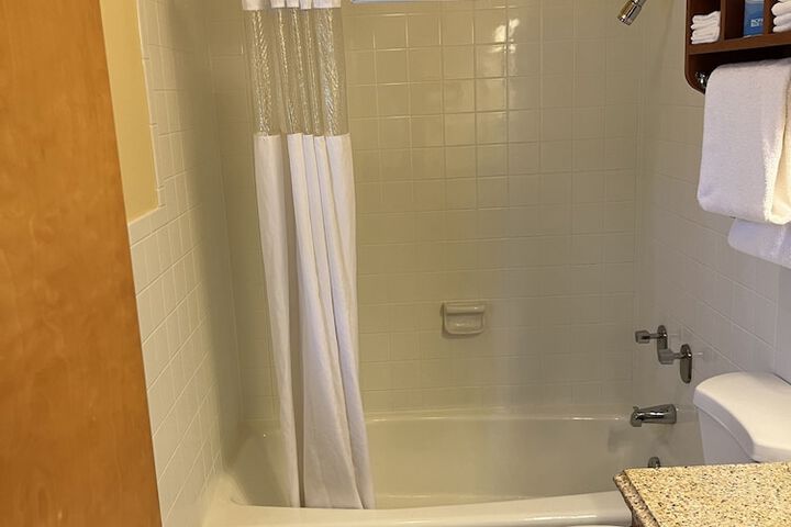 Room 192 of 443
