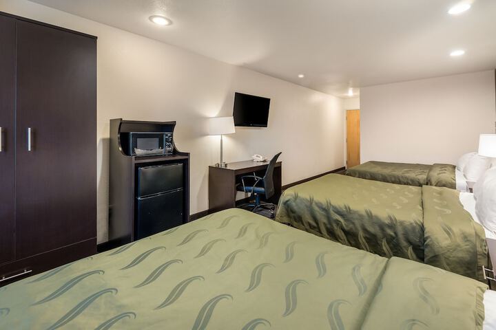 Room 34 of 40