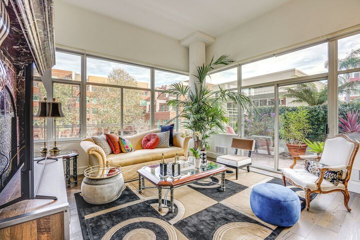 Luxe Condo w / Private Patio & Perks in Emeryville!