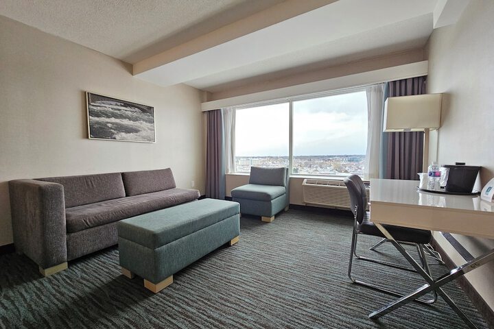 Room 33 of 49
