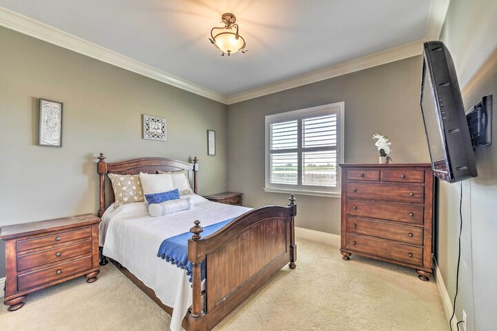 Near Wineries: Elk Grove Getaway w / Saltwater Pool