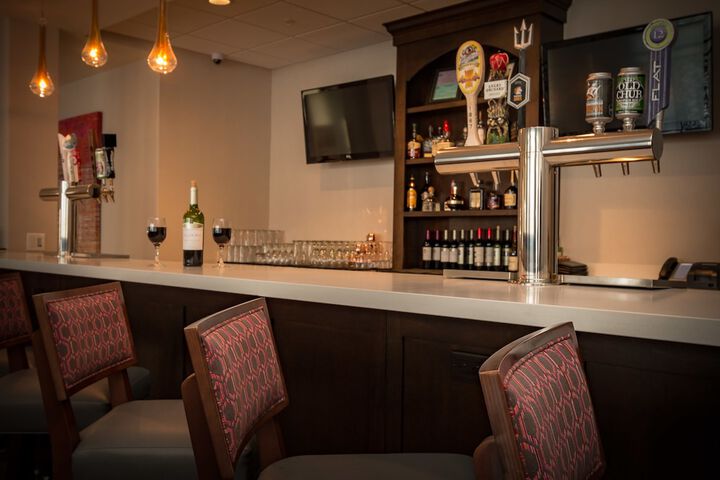 Lounge 54 of 61