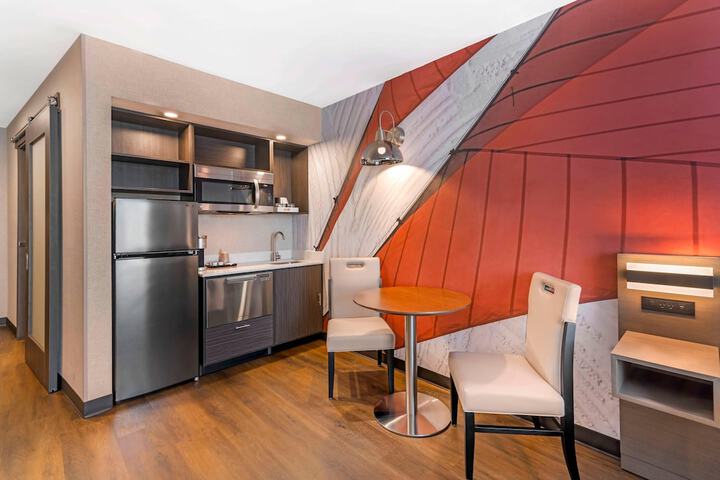 Cambria Hotel & Suites Plymouth