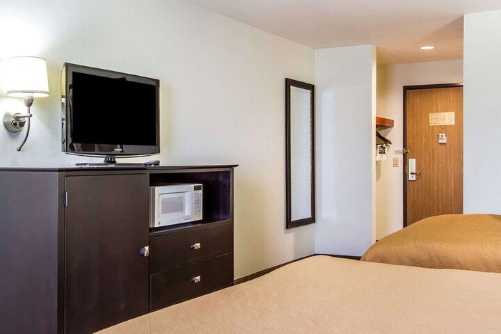 Room 12 of 32