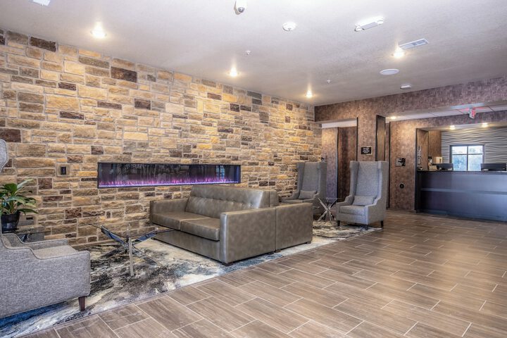 Cobblestone Hotel & Suites - Waukesha / West Milwaukee