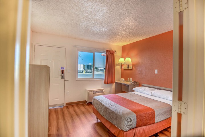 Room 32 of 32