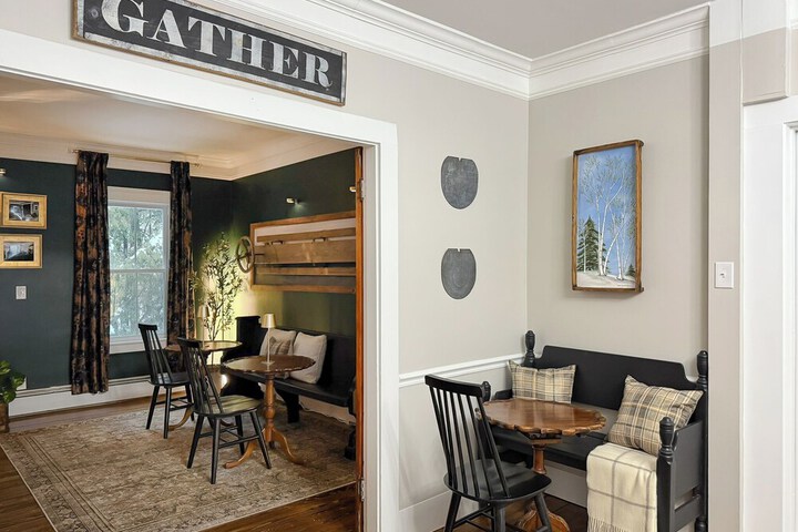 The Aurora Inn & Cottages
