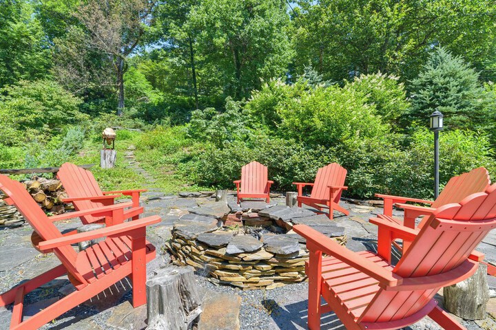 La Petite Chalet w / Views in Blue Ridge Mtns!