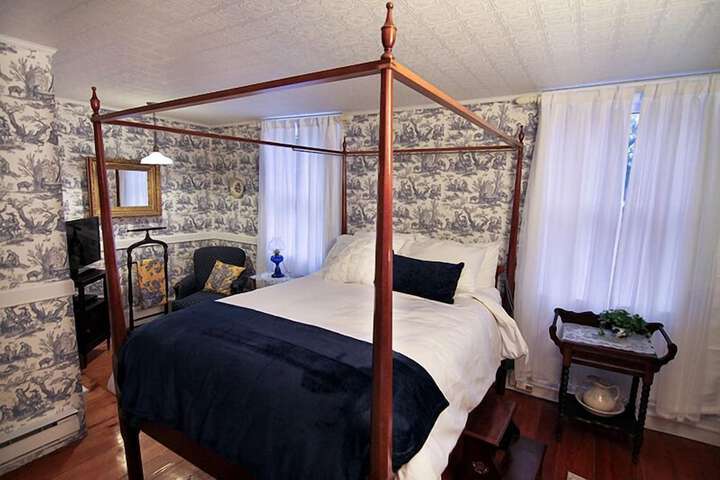 Room 3 of 7