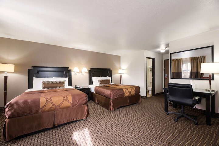 Room 10 of 32
