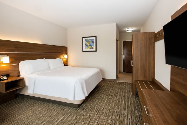 Room 17 of 36