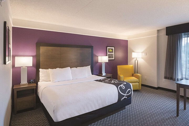 Room 32 of 65