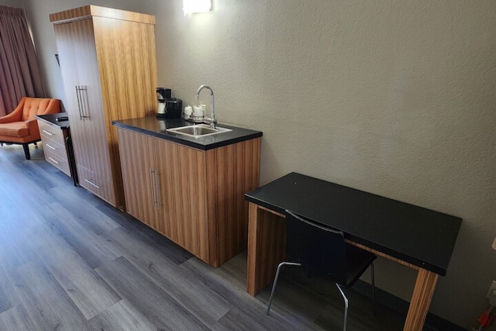 Room 10 of 38